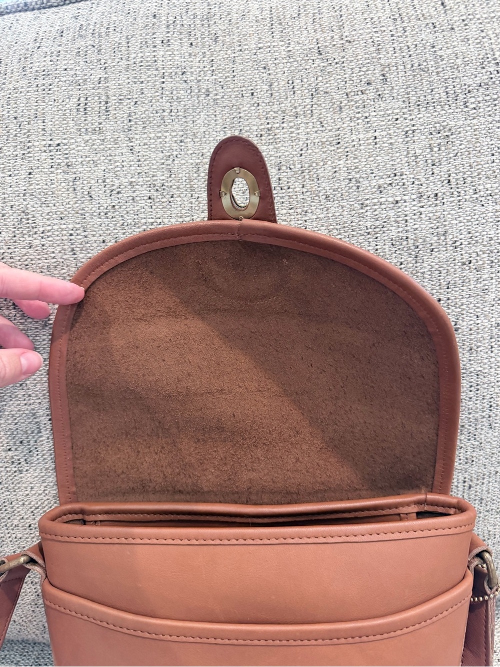 Vintage Coach Bradley Bucket Bag in British Tan Made in USA in 1993 - Picture 7 of 10